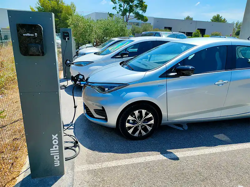 Location de bornes de recharge pour votre flotte de véhicules électriques professionnels